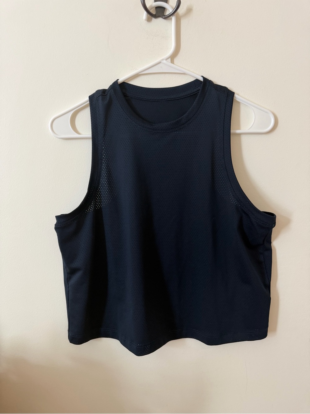 Vuori Women’s Sleeveless Athletic Crop Tank - Navy Blue